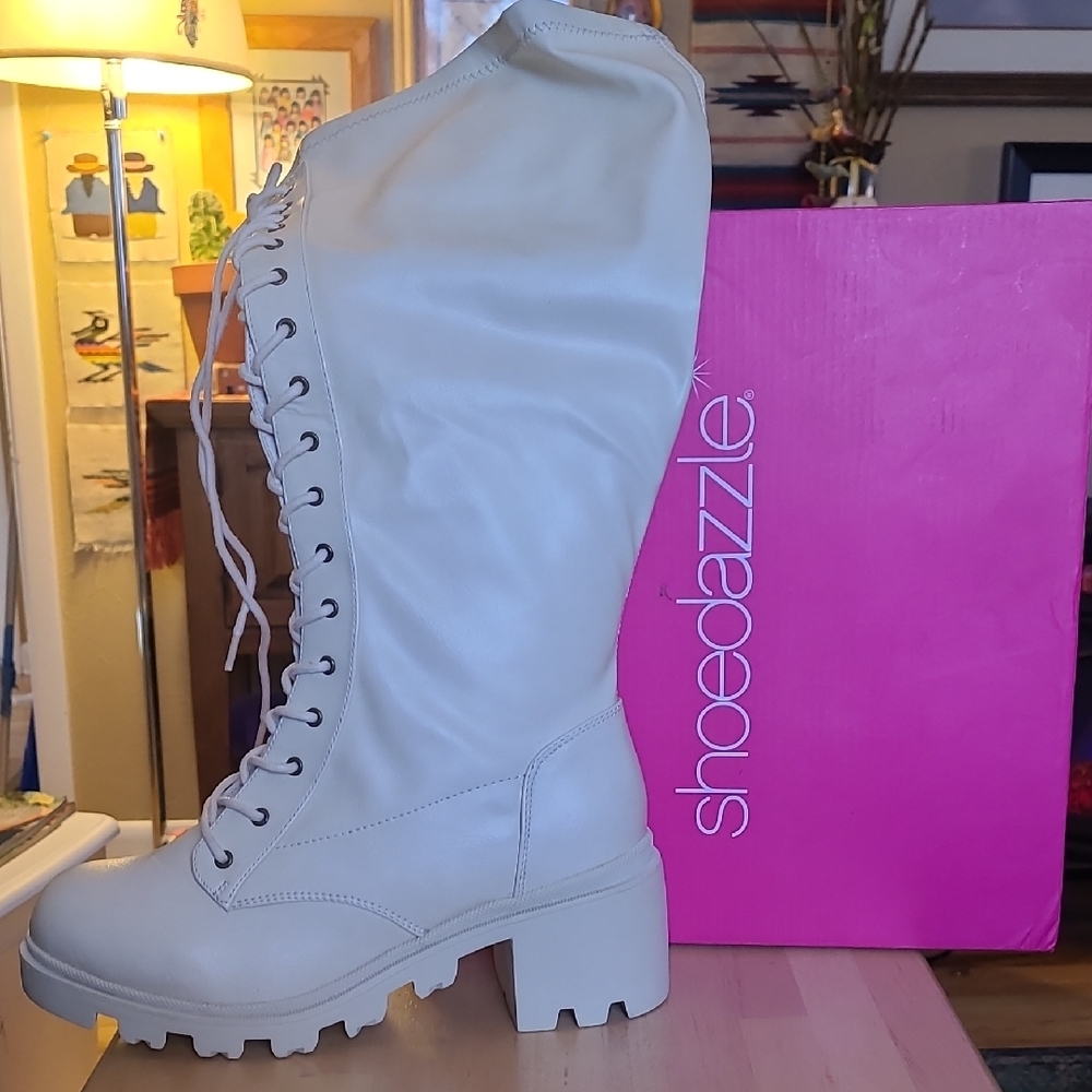Shoe Dazzle Women's Lace-Up Cream Boots